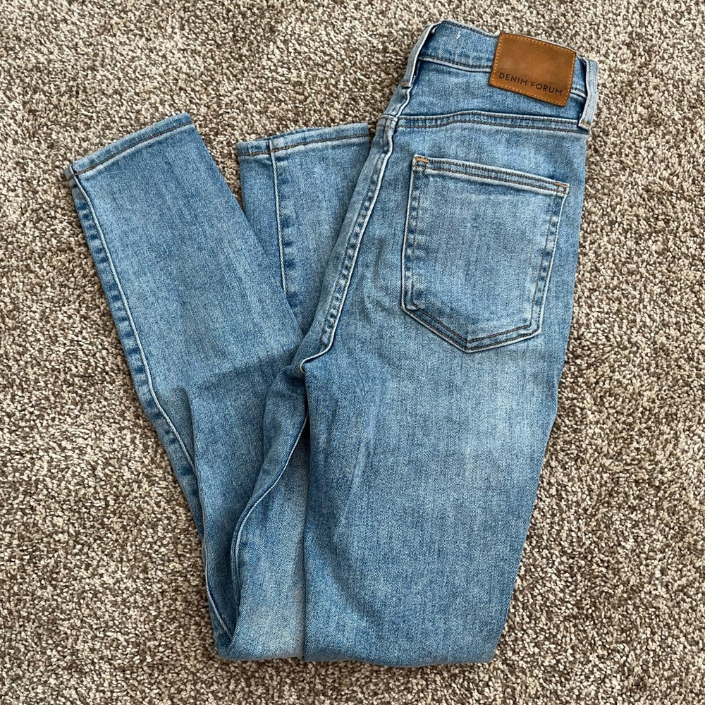 Aritzia denim forum Lola high rise skinny 28L size 26 Waist